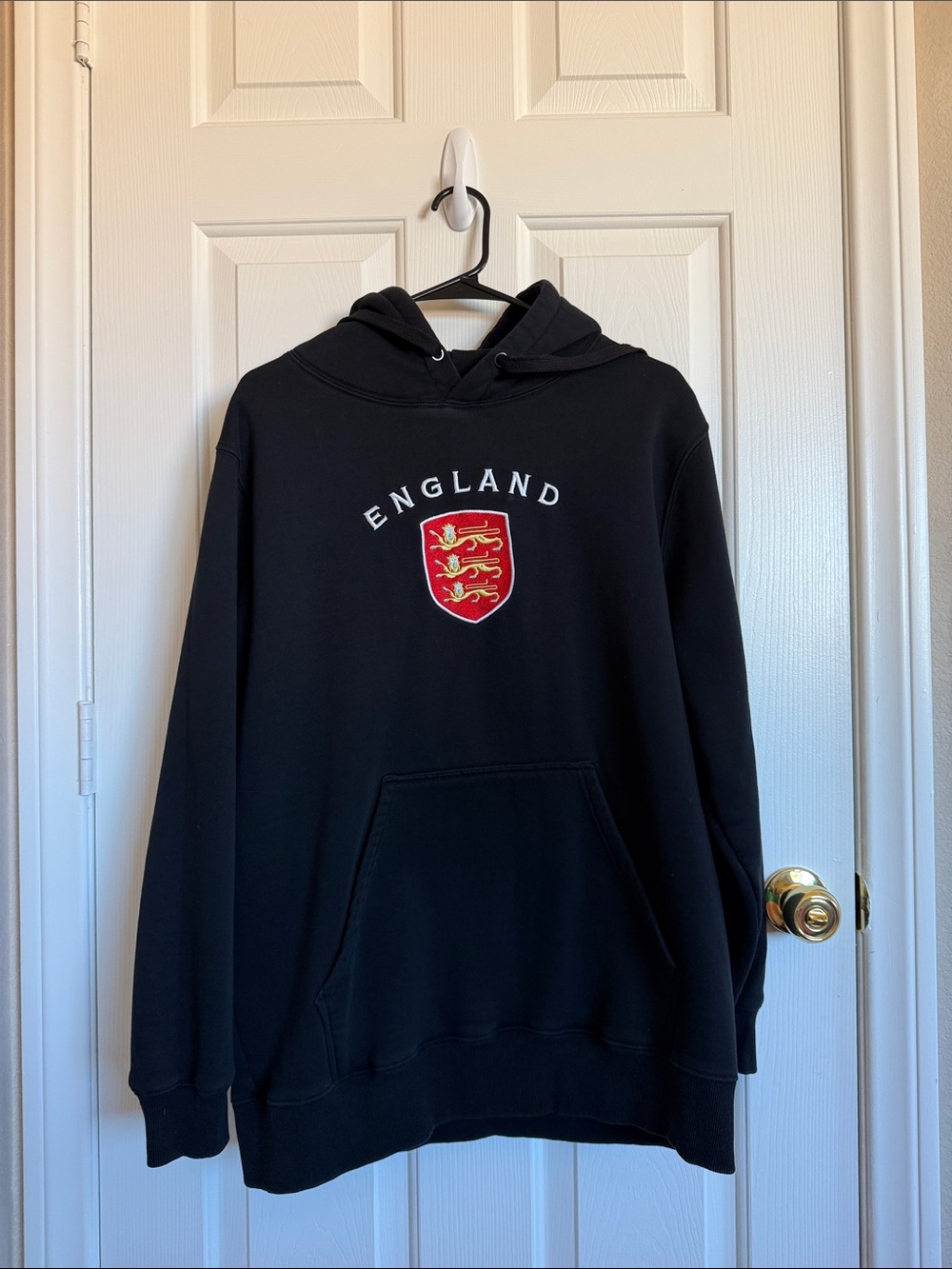 England Crest Black Pullover Hoodie - Men's Hooded Sweatshirt